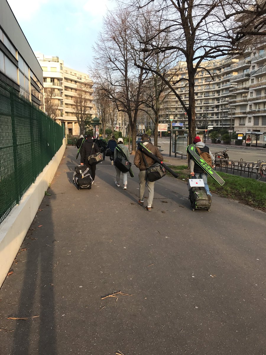 Après une belle nuit, les Trolls arrivent au gymnase ! H-1h40 💪🏻 #AnnecyTrolls #OnLacheRien  fb.me/yqEkl3D1