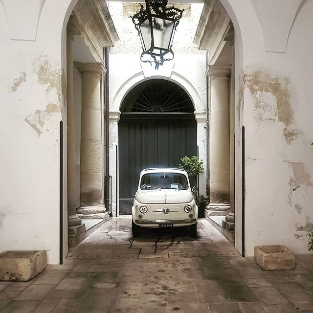briangrech's tweet photo. The Classic.
#fiat500 #carsofitaly #lecce #cortile #fiat https://t.co/Lu9SJZvKO0 https://t.co/OS7RmyILns