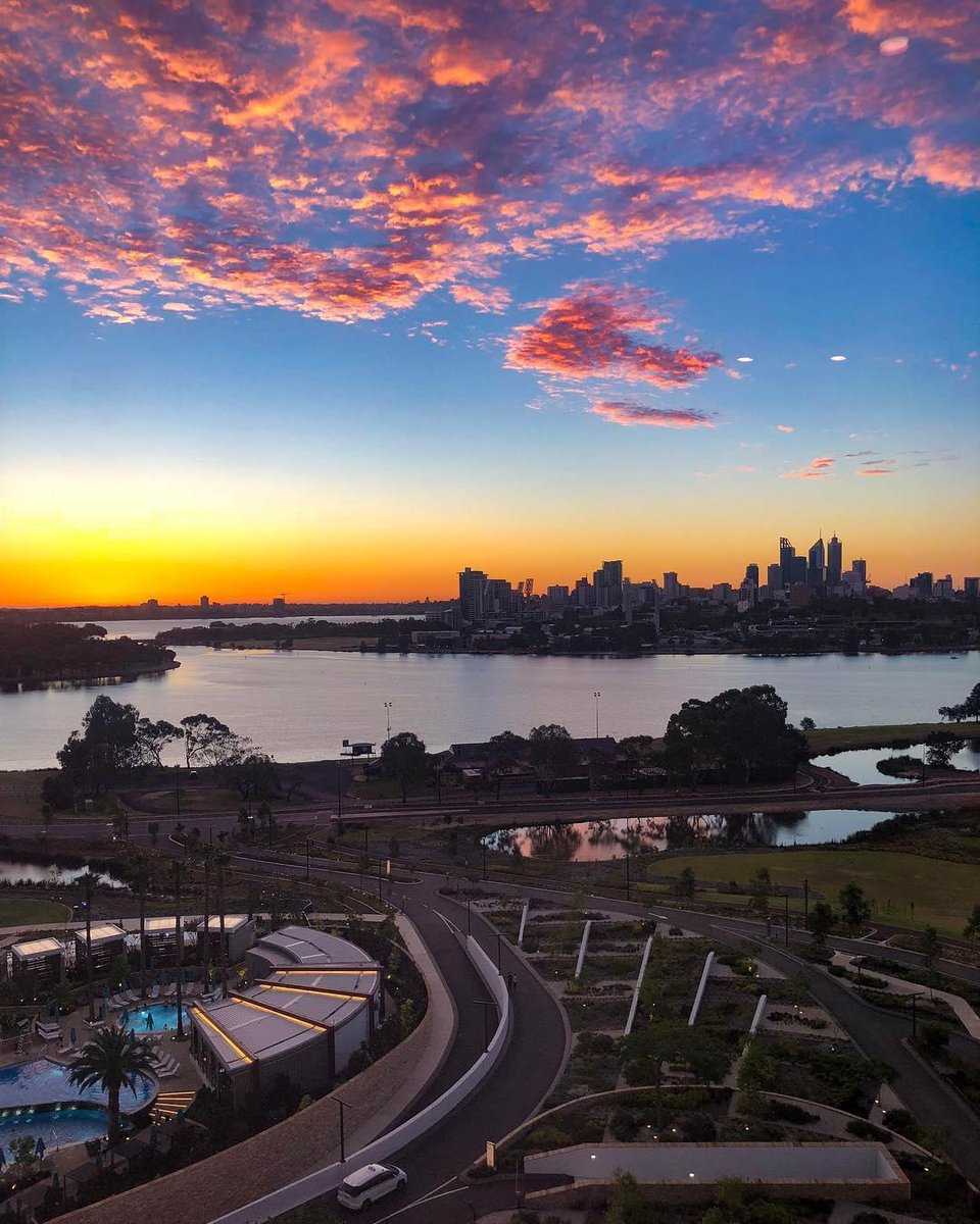 Australia on Twitter: "Sunset balcony views from @crownresorts in @experienceperth. Terrible, right?! 😉 (via IG/candyperth) https://t.co/9yPIWsmCoV" / Twitter