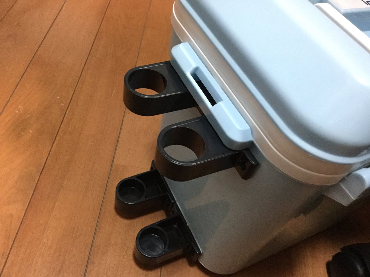 Gyota Twitter वर クーラーに付けるロッドホルダー自作したったw ホームセンターからいろいろあさってきましたｗｗ 中に氷を入れないと傾くのが欠点w
