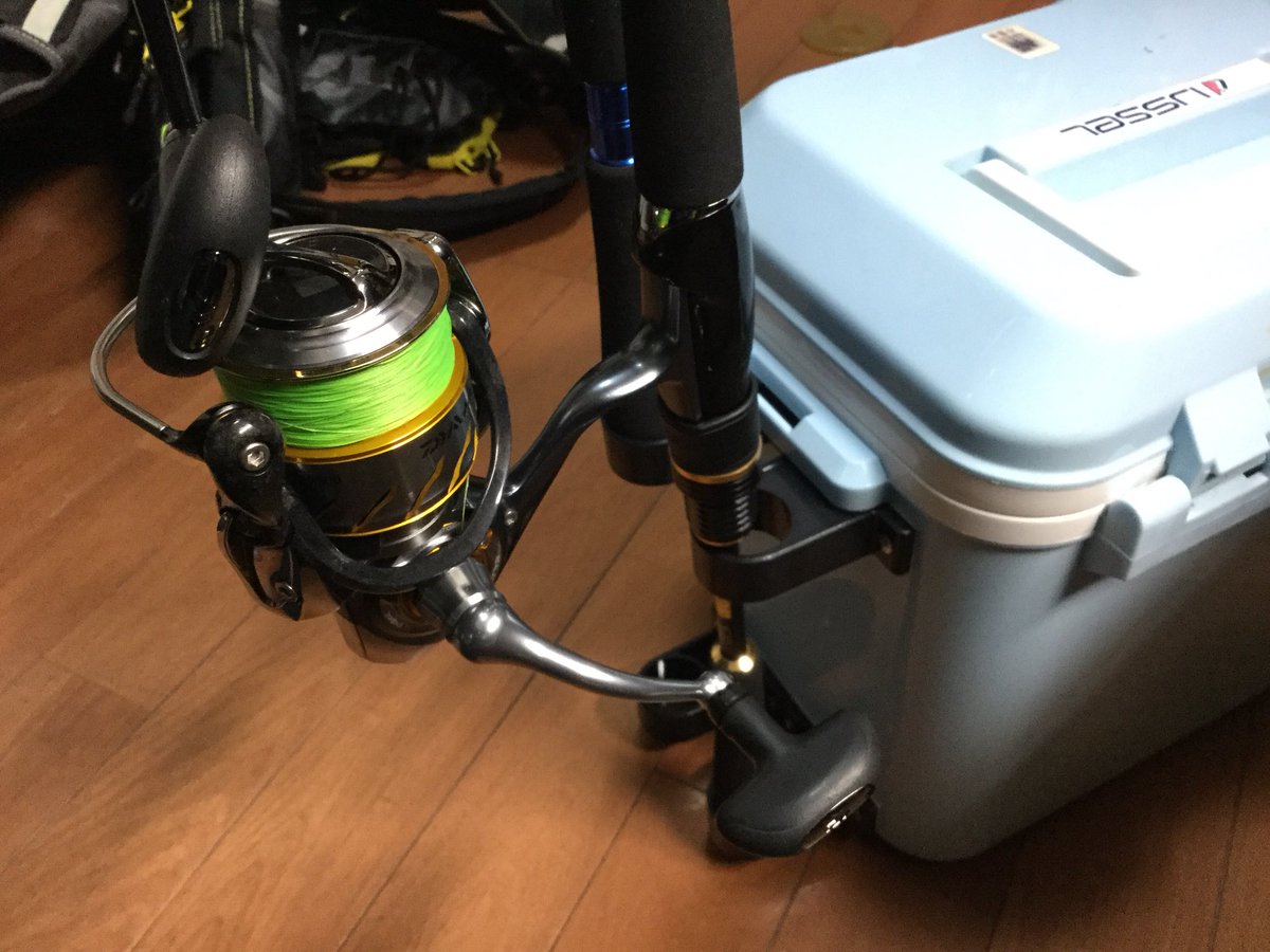 Gyota Twitter वर クーラーに付けるロッドホルダー自作したったw ホームセンターからいろいろあさってきましたｗｗ 中に氷を入れないと傾くのが欠点w