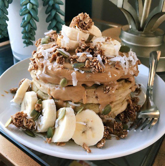 LinaBlumen's tweet photo. 🥞🍌https://t.co/Y3JadnG9rN #veganfoodshare #foodporn #whatveganseat #blog #veganblog #veganrecipes #veganlunch #veganfood #Superfood #GoVegan https://t.co/0S7f32TOzY