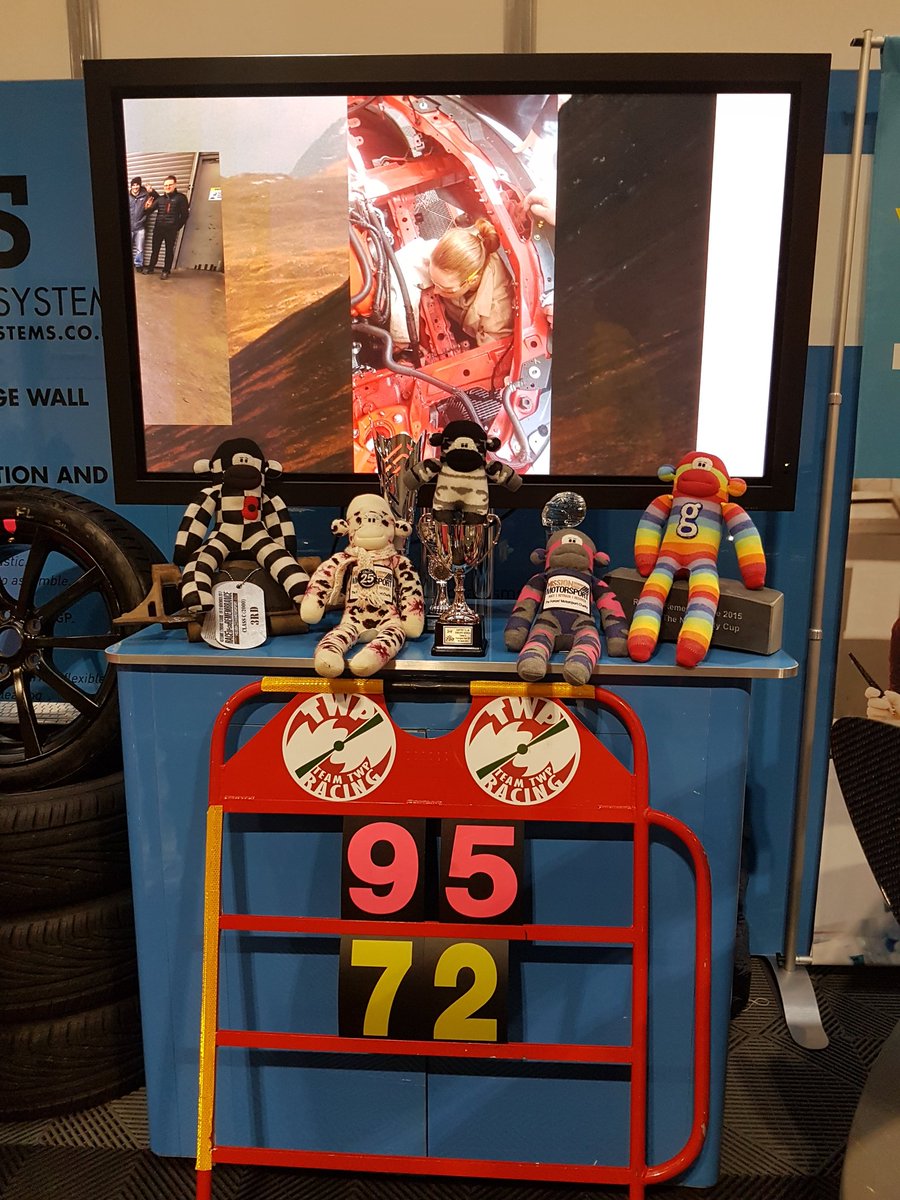LoftyMonkey371's tweet photo. Good to meet @GU_CleverMonkey @Autosport_Show today. My first #MonkeyMassive tweet up 🐵 https://t.co/nAIxnZx9Bs
