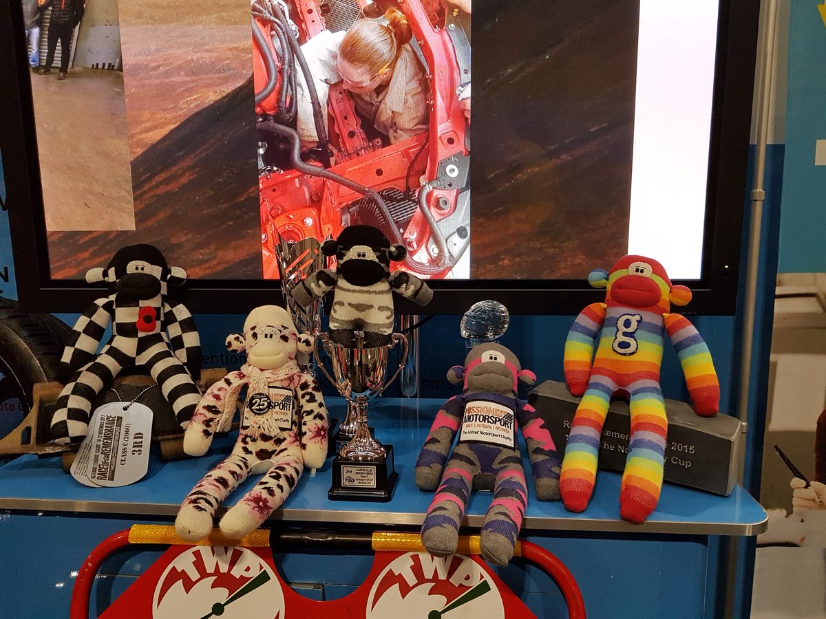 LoftyMonkey371's tweet photo. Good to meet @GU_CleverMonkey @Autosport_Show today. My first #MonkeyMassive tweet up 🐵 https://t.co/nAIxnZx9Bs