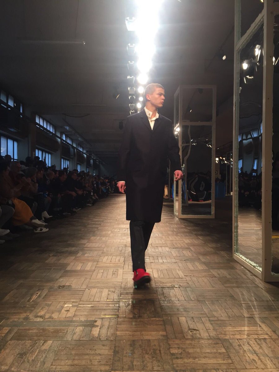 Milan Fashion Week: DIRK BIKKENBERGS <a href="/DirkBikkembergs/">Dirk Bikkembergs</a> #dbfw18
  #milanfashionweek #live