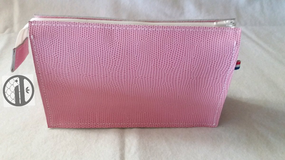 inleather03's tweet photo. #bonjour2018 #Bonjour poste du #dimanche. En #vente sur @1grandmarche #Trousses #Couleurs #ROSE #VIOLET #ImitationCroco #Cuir #InLeather #madeinFrance #MadeInAuvergne #auvergne #Allier #Allier03 #Fabrication #FabricationFrançaise #Fille #Femme #Homme #Garçon #Chic #Mini https://t.co/vzFHGo6GZt