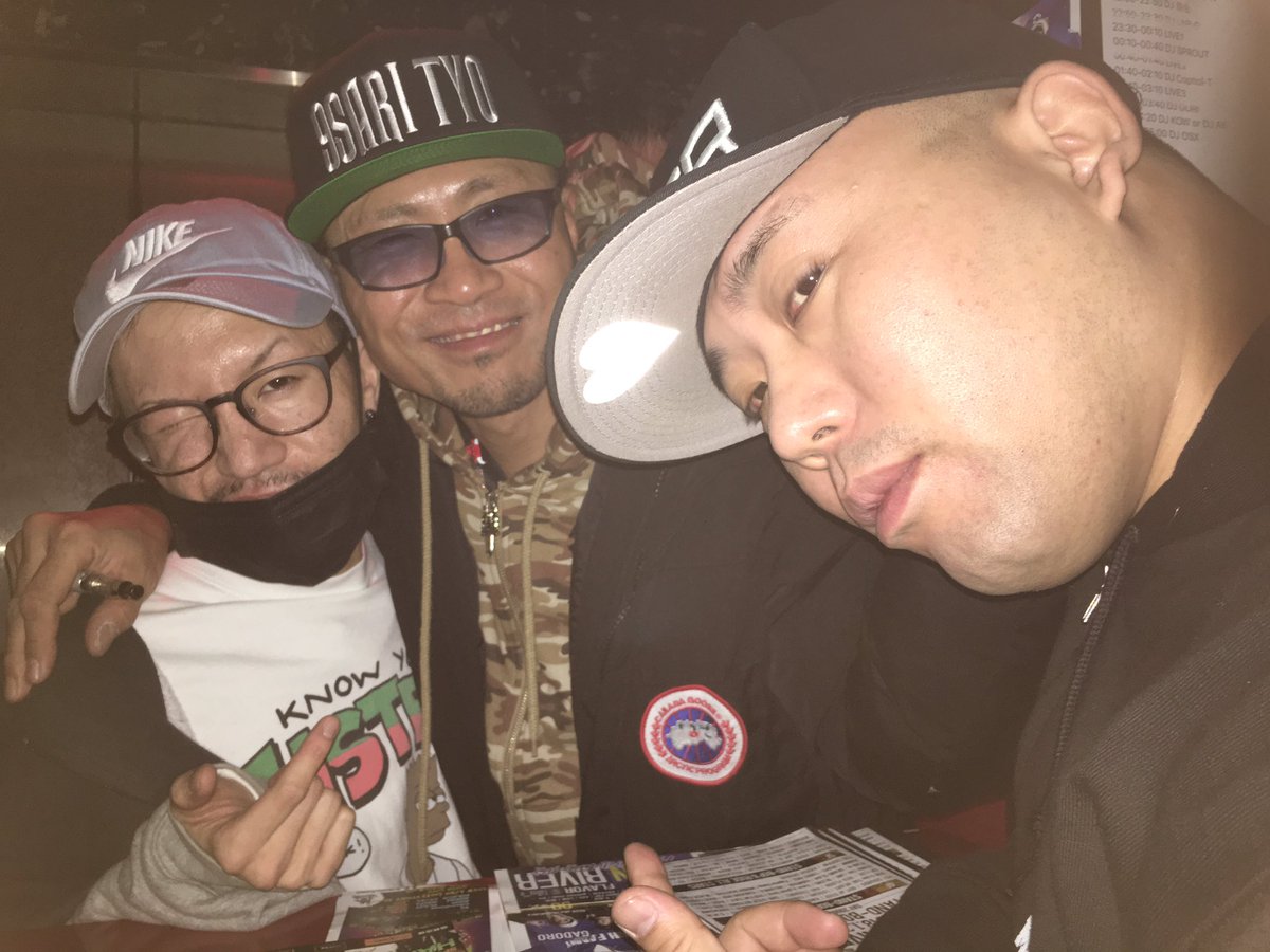 HIDE2012813's tweet photo. 久しぶりにanarchyと再会‼️👍😸
久しぶりにtequila乾杯相変わらず
いいヤツ👍そして久しぶりにsproutとKOWとの📸NALLY君とも初めてlink（笑）昨夜はJapanese hiphopな夜でしたー‼️ありがとうございます🙏
KOW&amp;TRIGGER lnc https://t.co/O8EaHw6oU4