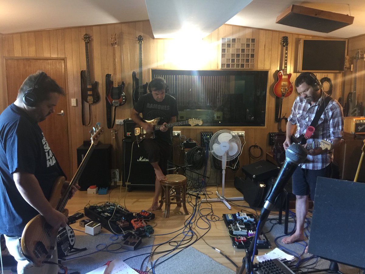 SunsetVolcano's tweet image. great place to record. really great place to record! #aphek #narara #soundslikesunset keep our seat warm Greg, we’ll be back soon.
with biscuits.