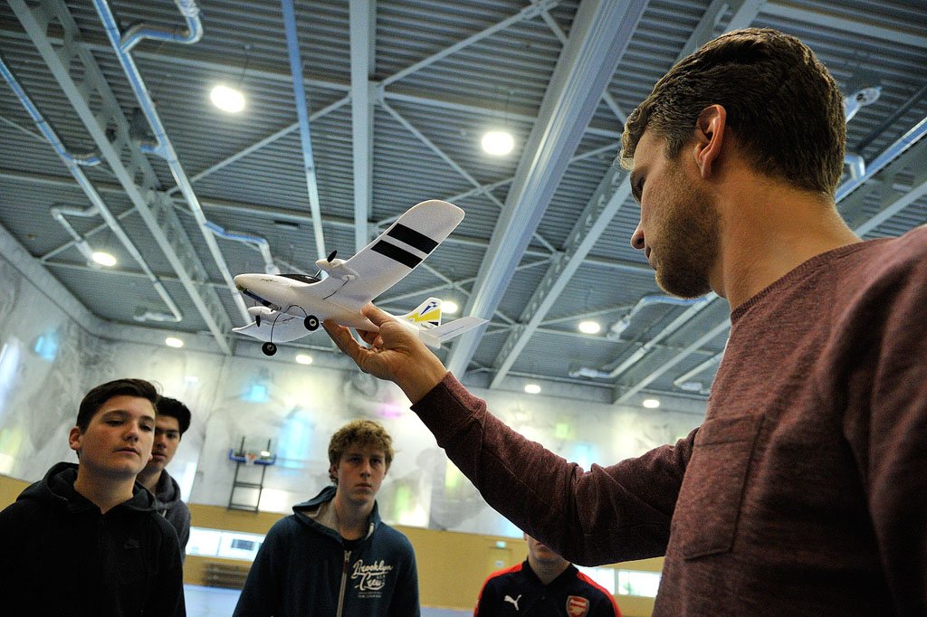 AeroplaneCruise's tweet photo. Start van uniek aviation project voor leerlingen van Havo De Hof in samenwerking met AeroplaneCruise, Masterplan Techniek Amsterdam en Hogeschool Amsterdam. @Havodehof https://t.co/pRLQU9IHaV