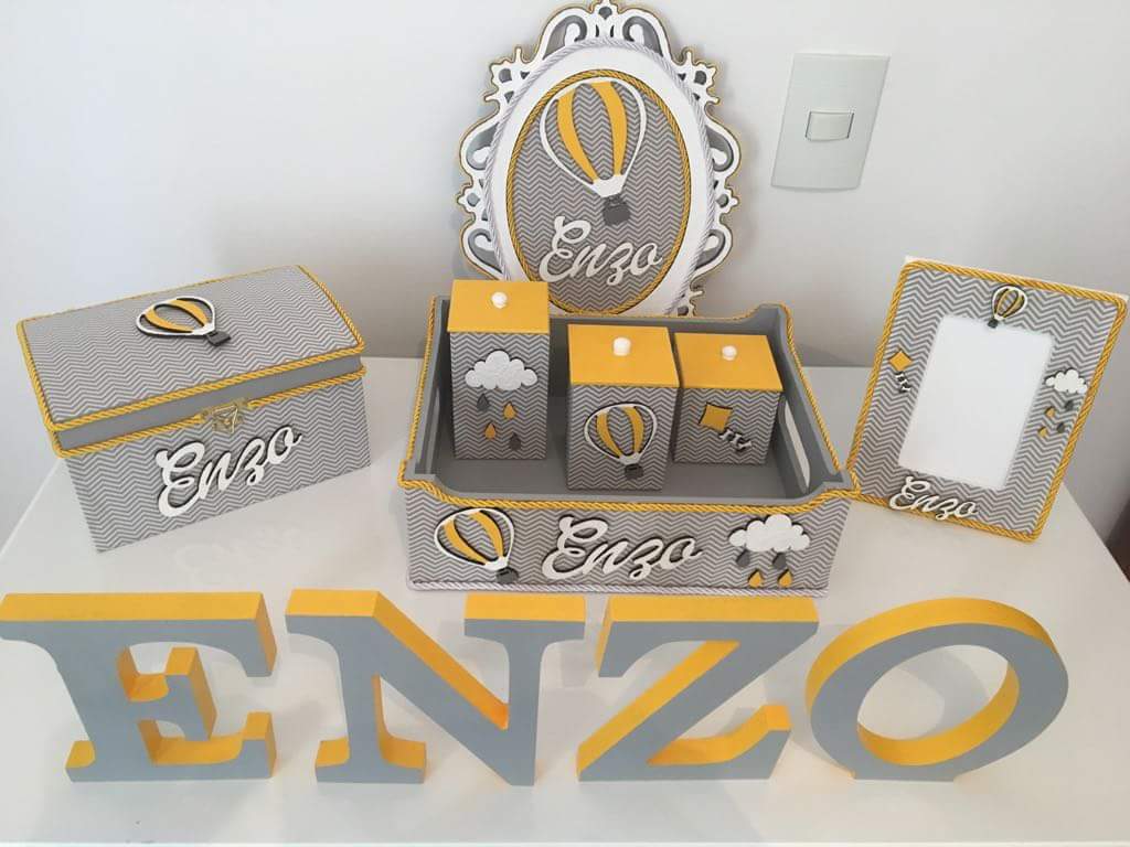 crisrartesanato's tweet photo. Nossa cliente enviou a foto de todas as peças juntas na cômoda do quarto do pequeno Enzo...ficou tão lindo né?!

#enzo #bebeabordo #maedemenino #paidemenino #maternidade #artesanato #mdf #babyboy #kithigiene #vousermae #artesanatoparabebe #decorbaby #decoraçãobebê https://t.co/e3aypVwLlc