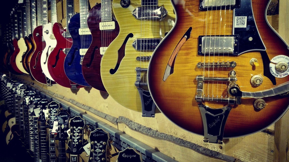 Hier mal eine Nacht eingeschlossen werden, mit den Schätzchen von Epiphone, Fender, Gibson und Co. 

#epiphone #gibson #fender #ibanez #gitarren #justmusic