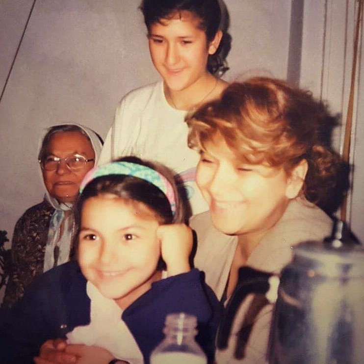 aysu_tr's tweet photo. Değişmeyen bazı şeyler anlamlı ve güzel 💜 @ddelen 
#DidemDelen https://t.co/fdZpS8RFsR