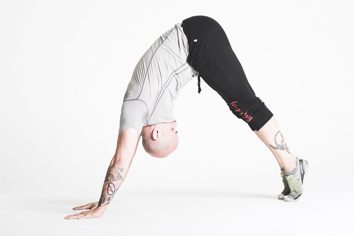 lifefeelgreat's tweet photo. And suddenly life turns you upside down, and you find out that this is the right way - Yoga makes us happy! #yogaeverydamnday #LifeFeelGreat https://t.co/bbj2uGqvjC