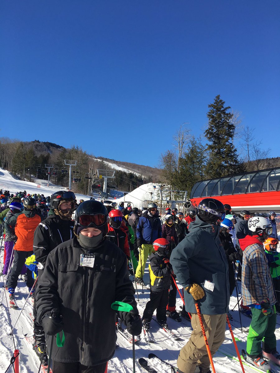 MK weekend <a href="/sundayriver/">Sunday River</a> and main lift line is not working. Kind of ridiculous.#verylonglines