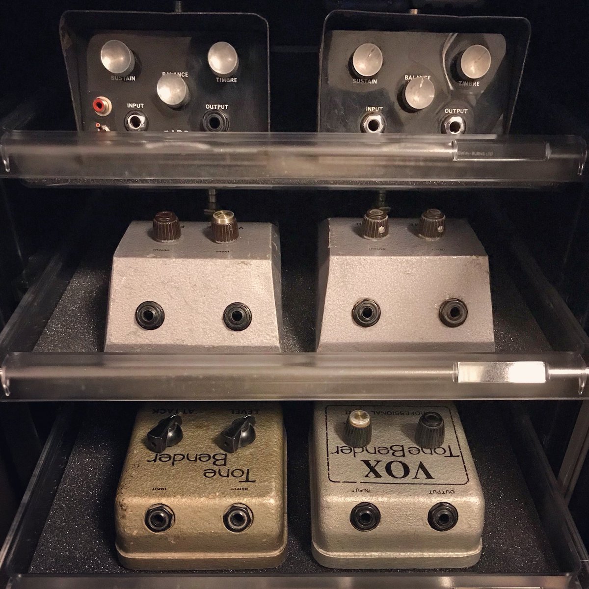 spwonderboy1's tweet photo. マイ神棚😎 #buzzaround #solasound #marshall #supafuzz #tonebender #mki #mkii https://t.co/xJqY7iMhfF