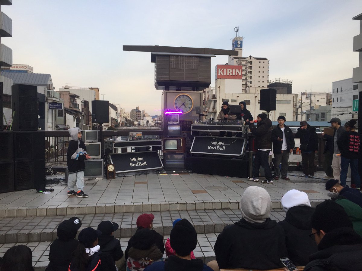 kkddcc's tweet photo. 京橋のBLOCK PARTY から帰還。
寒かった。。
でもみんな温かくしてくれたから楽しみながらDJ出来た。ありがとう。
HOMIES
#PLANETATTACK #HOMIES https://t.co/0Z00O7CUCq
