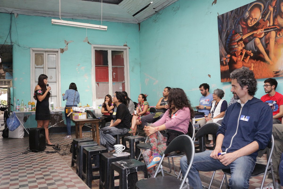 FAcomunalStgo's tweet photo. Ayer fue día intenso de trabajo para el FA. Reuniones en varios puntos de la capital (Santiago Centro, Providencia, Macul ) y de regiones.
A continuación fotos de la reunión de Santiago Centro. https://t.co/wPL81sJRDR