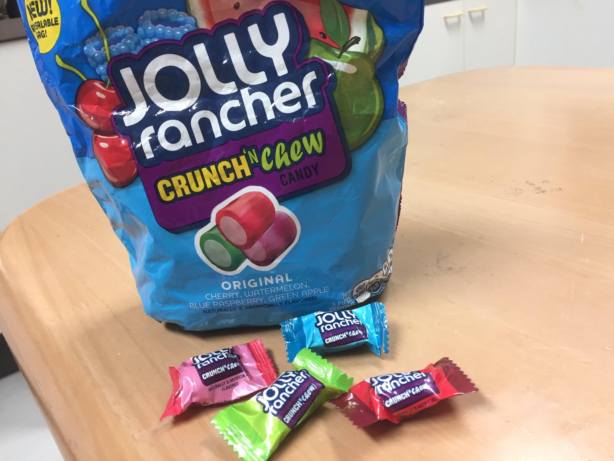 تويتر きな على تويتر まなうぇいから貰ったアメリカンアメ アメリカンな順位で紹介 ブルーラズベリー 水色 The Americanアメリカのお菓子が好きな人は好きそう チェリー 赤 甘酸っぱく 普通に美味しい 青リンゴ 緑 最初はよくある青りんご味 よく