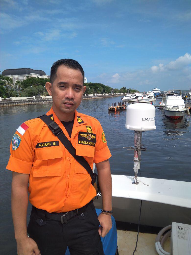 ThurayaTelecom's tweet photo. Our partner, PT. #MegaSaranaSatelit installs the #OrionIP #maritime #broadband terminal on #patrolboats of Indonesian @SAR_NASIONAL Agency to facilitate #RoIP (2-way radio communications). #Indonesia https://t.co/JZQoUTYMqe