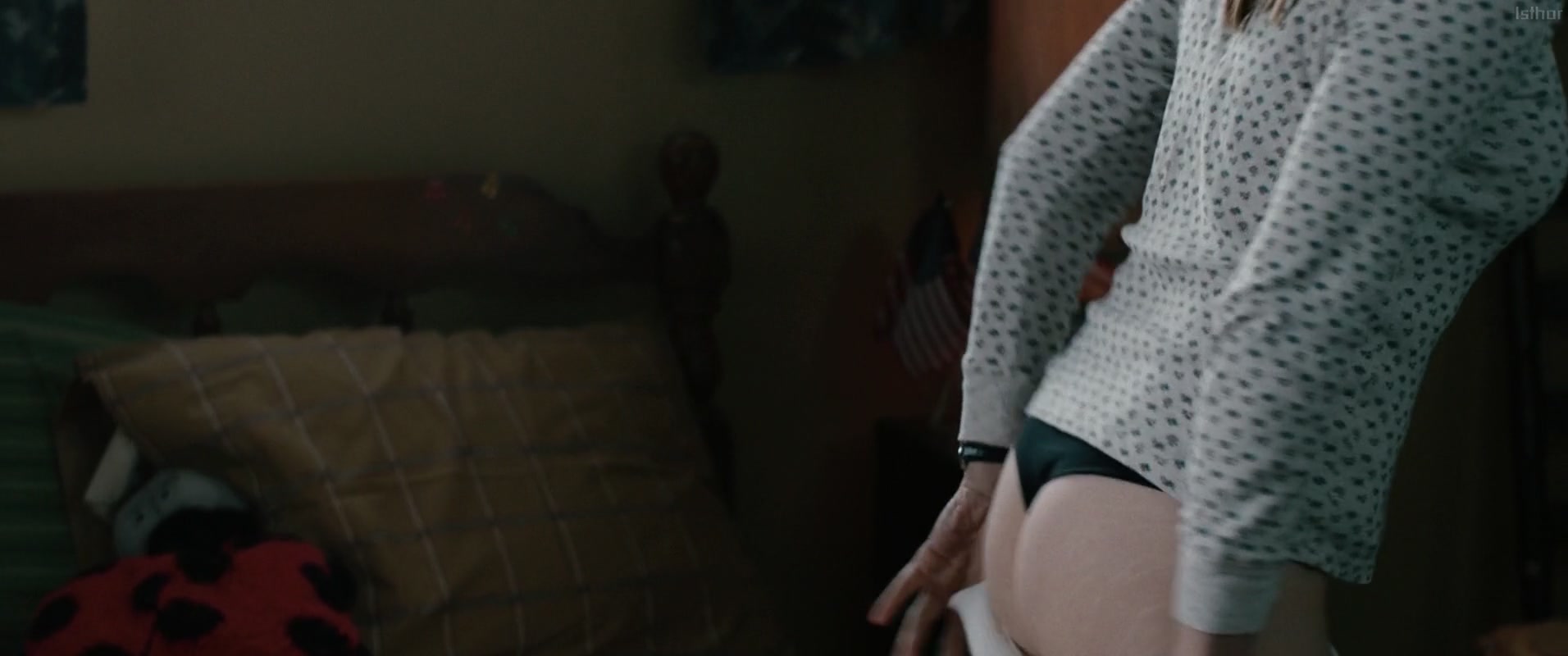 “Elizabeth Olsen Thong Scene With Slo-mo (Wind River) [VIDEO] https://t.co/...