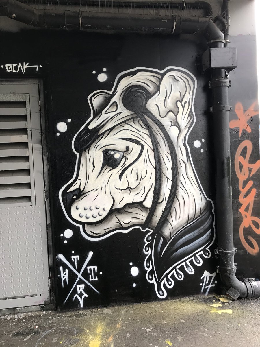 lovestreetart22's tweet photo. A selection of This Oneโs art around East London. The final picture is a collaboration with Frankie Strand. #StreetArt #ThisArt #Hackney #BrickLane https://t.co/lMHL9J4Yd6