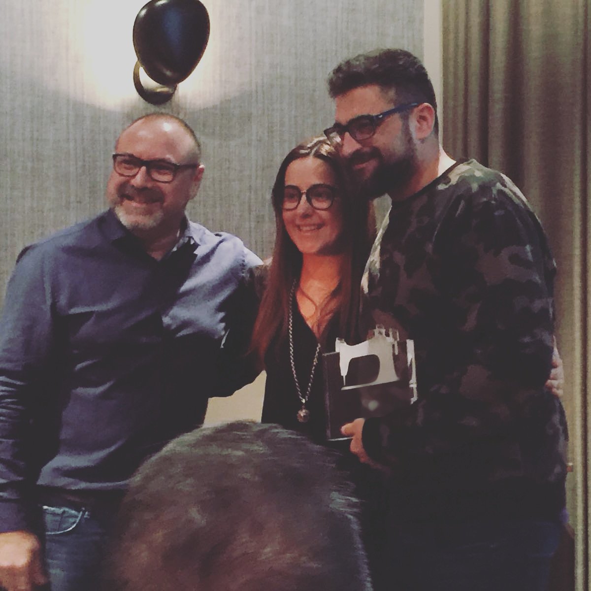 ModaCanarias's tweet photo. De nuevo nuestro Showroom ha recibido el premio-reconocimiento por el gran trabajo realizado en las Islas Canarias en el 2017. Rui Silva, director comercial de Tiffosi-Cofemel, haciendo entrega del mismo a Raúl Garrido. Mil Gracias a todos los que participáis en nuestro proyecto! https://t.co/JP0MGtDqBl