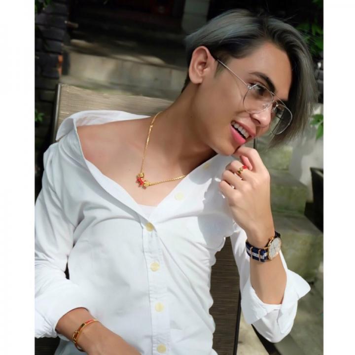 OMG! Kamu harus melihat ini. #BIGOLIVE.  
bigo.tv/sid/2111860676…