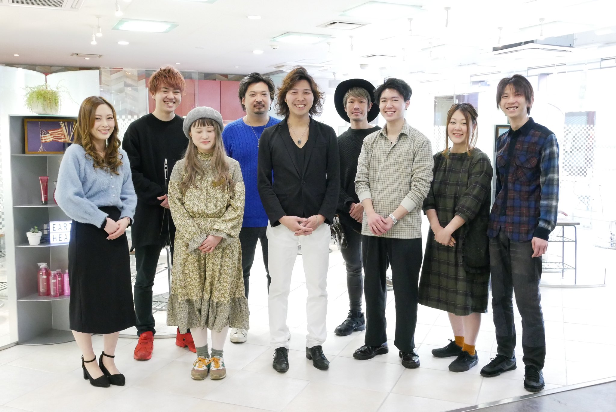 アースホールディングス採用 津田沼 店リニューアルオープンしました ぜひお越しください パルコの見えるビルの2階です ヘアメイクアース 美容室 美容師 美容学生 津田沼美容室 千葉 スタッフ募集 T Co Zvunzhqaqw Twitter