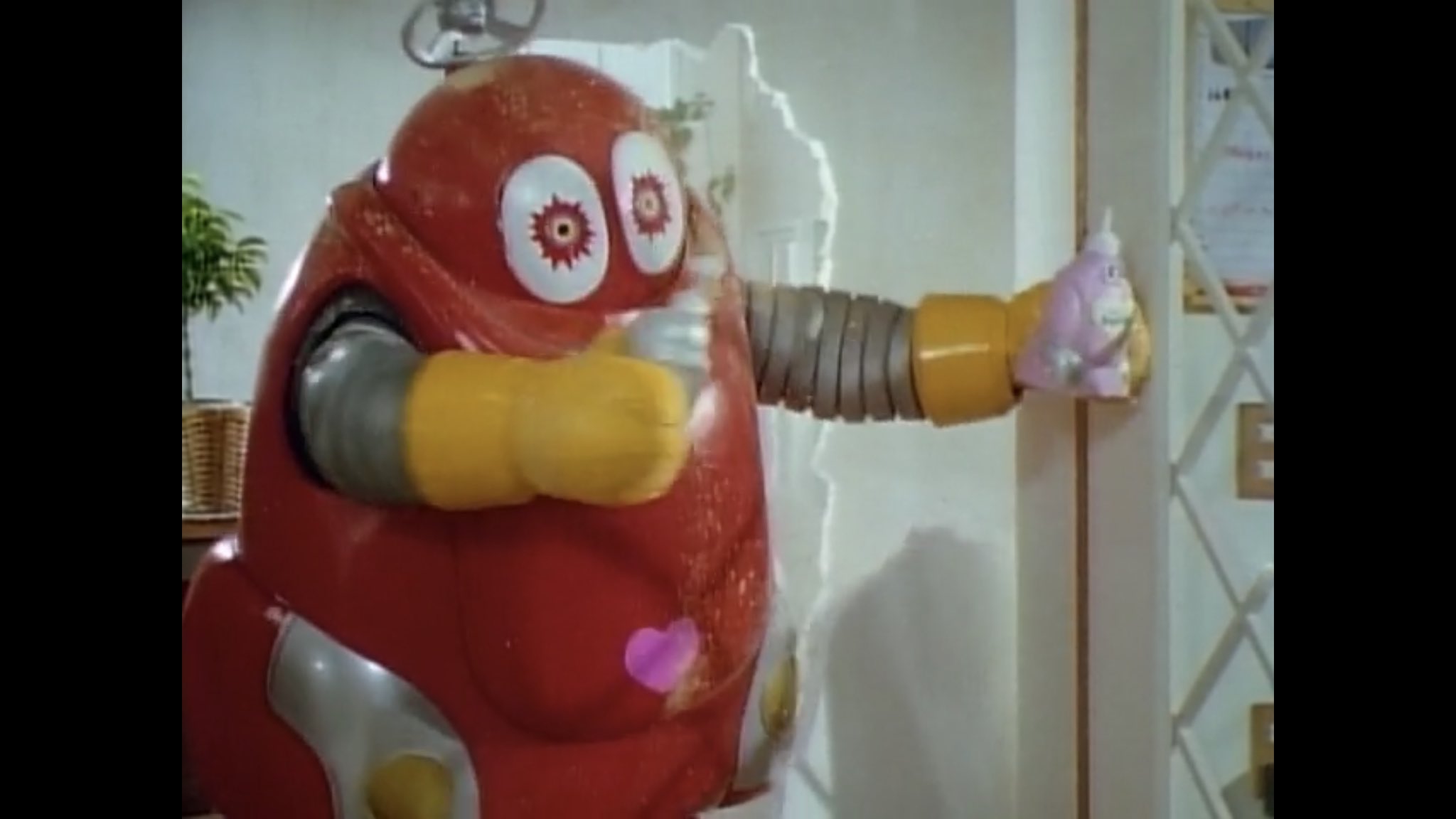 00年以前の古き良き特撮 燃えろロボコン第1話 大当り ロボット根性全開 ロボット学校からやってきたロボコン の課題は人間と仲良くなる事 栗原家に派遣されるが ゴキブリを見て混乱し 家を破壊してしまう ロボコンは人間と仲良くなれるのか