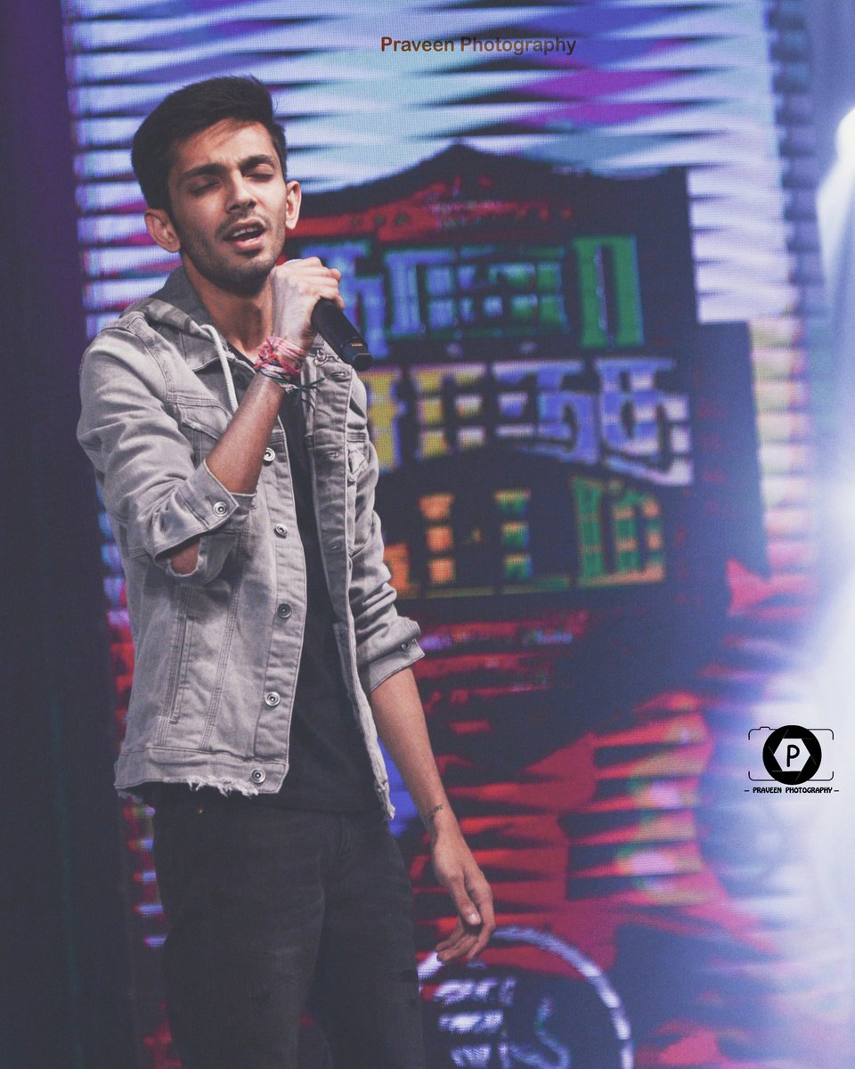 bpraveenbabu96's tweet image. Anirudh live ❤️🔥 @anirudhofficial 
@SSMusicTweet 
#TSKPreReleaseEvent #ThaanaSerndhaKoottam 
@Suriya_offl @VigneshShivN
