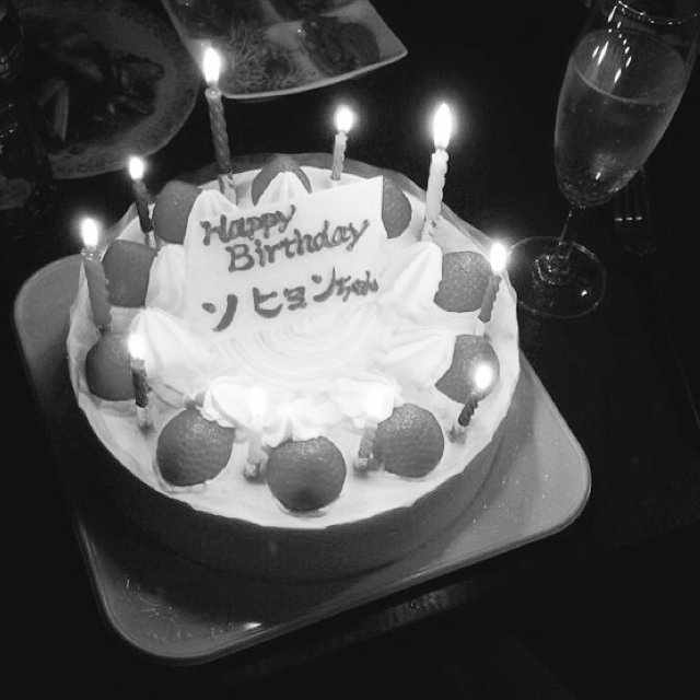 :       🙈     : special date with my babe. 

Günün sonunda sana hediyemin nerede olduğunu sorduğum zaman yüzünün almış olduğu şaşkınlık ifadesi hala aklımda. Ciddi olmadığımı anlamalıydın çünkü sen zaten Tanrı'nın bana lütfettiği en büyük hediyesin, Oh Sehun.