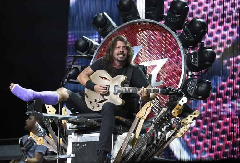 Happy birthday to my inspiration and hero! The god of Rock music Dave Grohl 