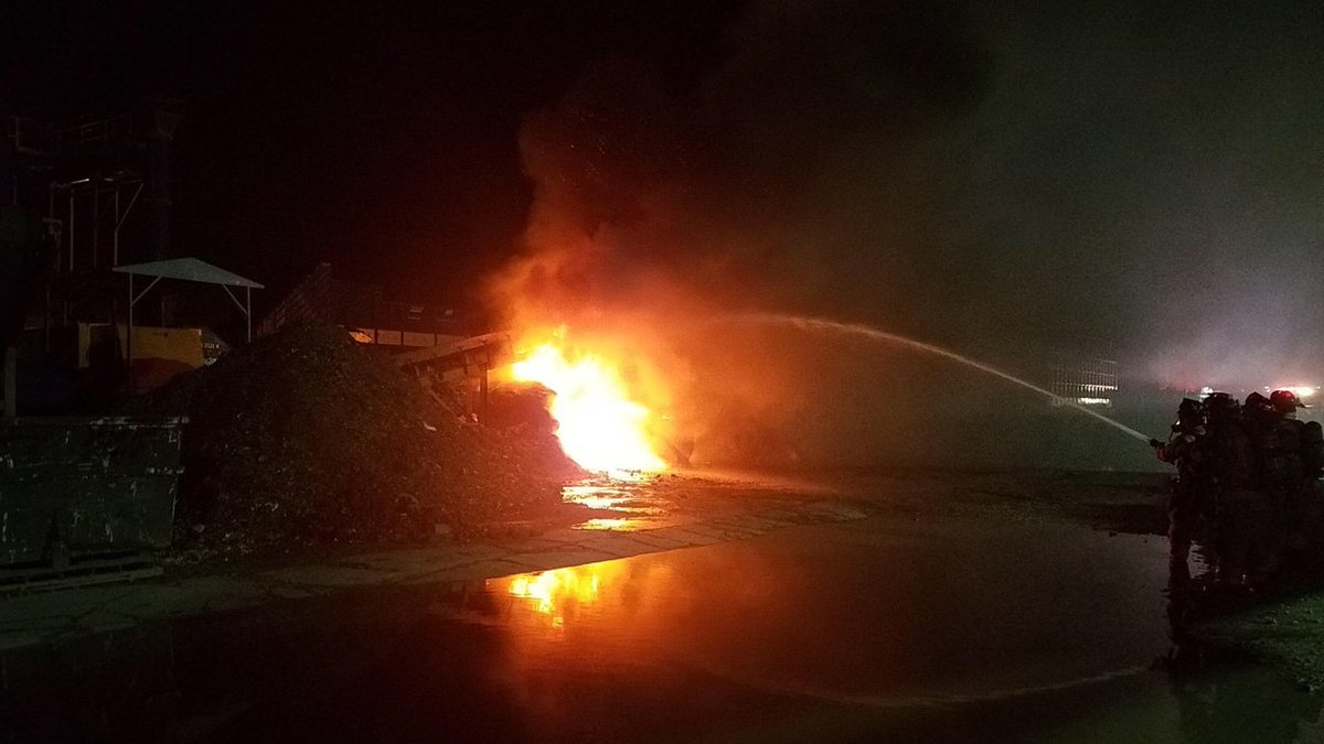 Fire breaks out at Lauderhill metal recycling plant early this morning bit.ly/2mGmd8H https://t.co/vAc6tV19vj
