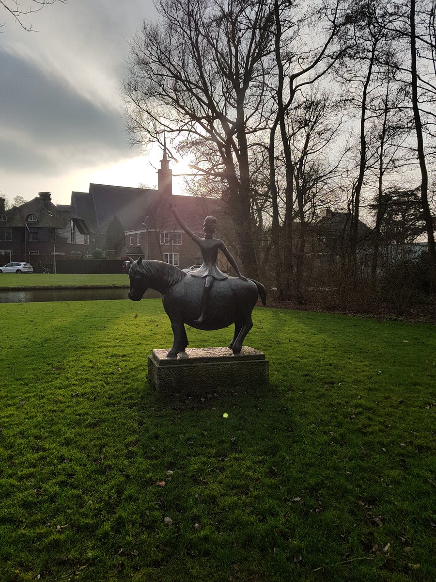 ACvHeijningen's tweet photo. Vanuit het mooie Broerse park in #Amstelveen doorkijkje naar de #AnnaKerk https://t.co/OIJ1bqlRkj