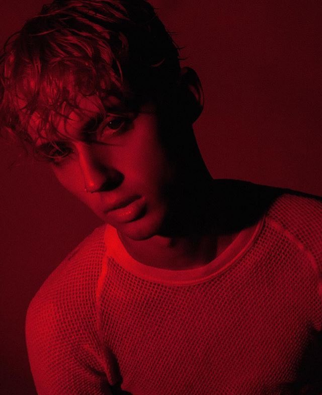 【Single or not.】

 ↳Whoever likes this, would date you 
 ↳Whoever RT's this, would fuck you 

【If you're brave enough, copy and paste.】