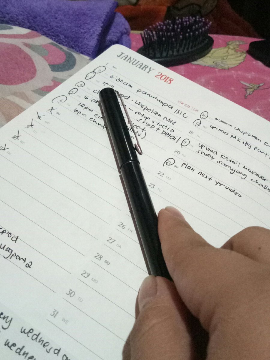 yuniskymndz's tweet photo. Totoo pala talagang nakakamotivate ang pagpaplanner. Why didnt I do this years ago mayghad (and welcome to my January schedules LOL) #MyWriteLife2018 https://t.co/LxnWiiTHWr
