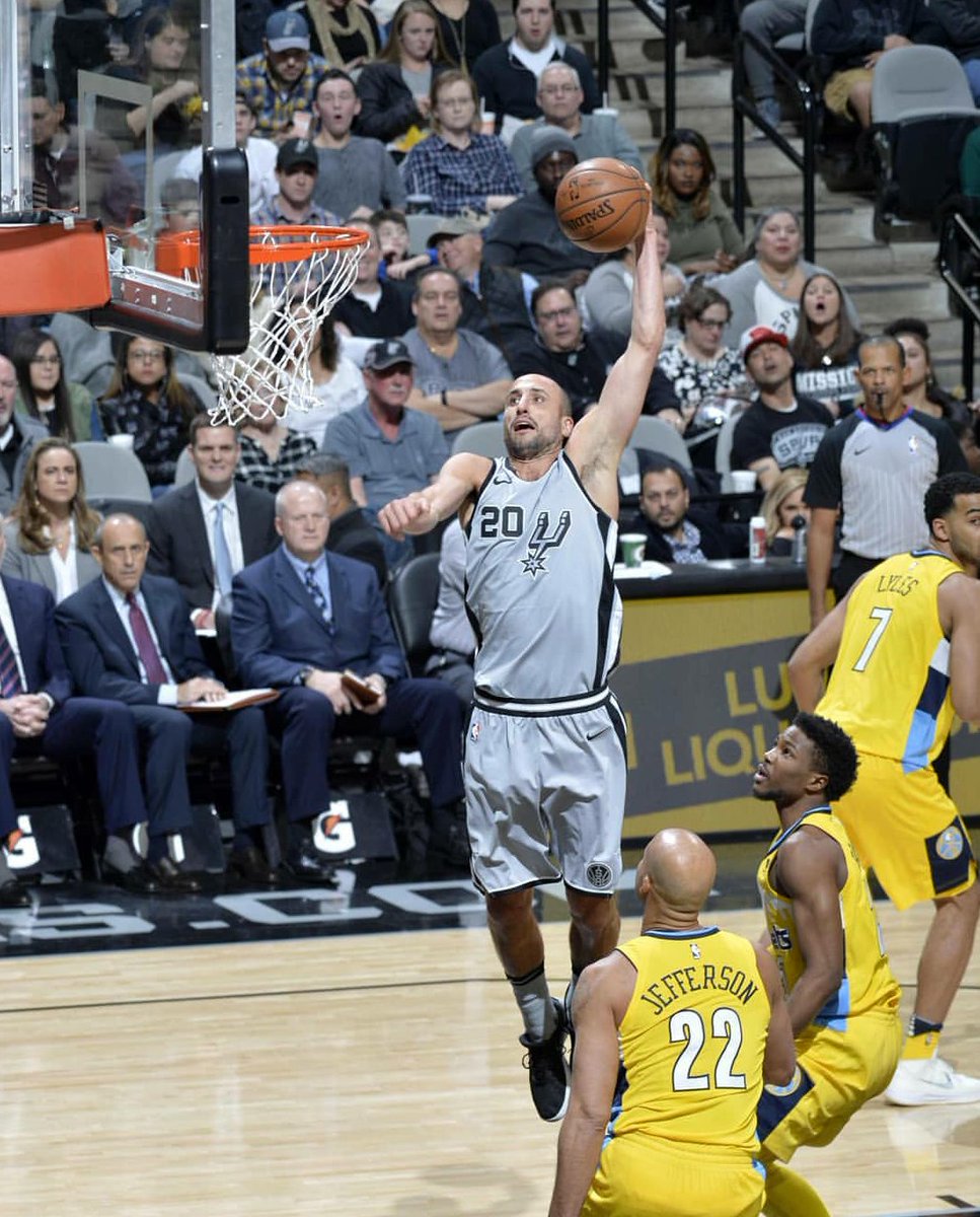 Veo 5 personas en el púbico haciendo 😮
Manu Ginobili #NBAVote