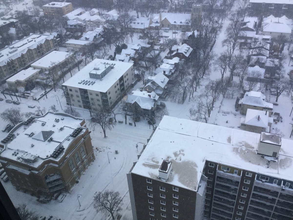 Oatuling's tweet image. We got snow overnight