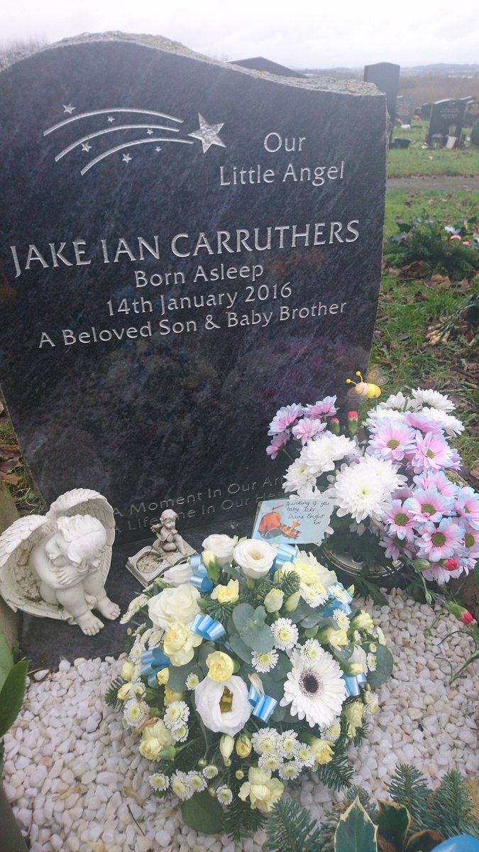 lcarruthers29's tweet photo. Can't think of anything more fitting than these @SiMBA_team coloured flowers for Jake on his 2nd anniversary 💙😇 #myboy https://t.co/M0s29gLgI1