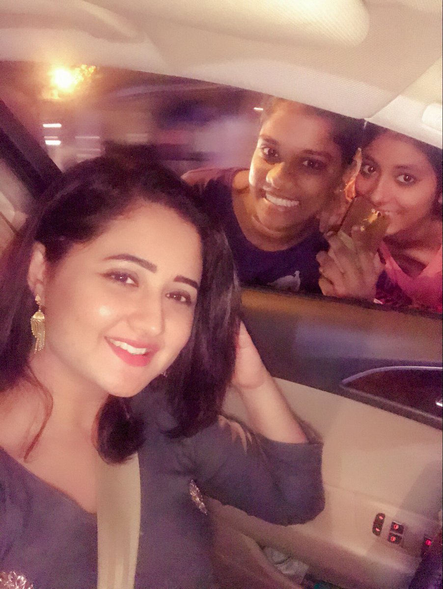 TheRashamiDesai's tweet photo. #this is what I’ve earned, love and appreciation from common people 😇🌷feeling blessed 🙏🏼 https://t.co/zGieNtuIMK