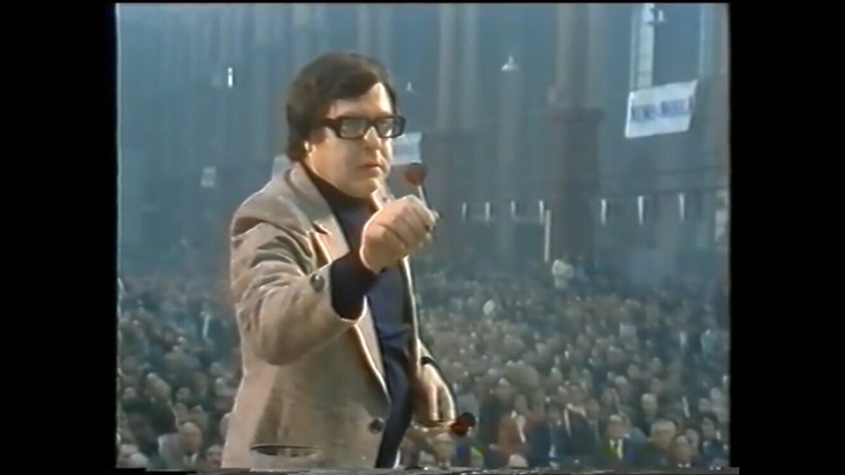 ChrisORhino's tweet photo. I don’t give a shit if current darts players throw 100+ averages, because none of them can look as cool as this dude from the 1974 News of the World darts championship. He’s wearing A fucking JACKET!! https://t.co/EGaExRXu2U
