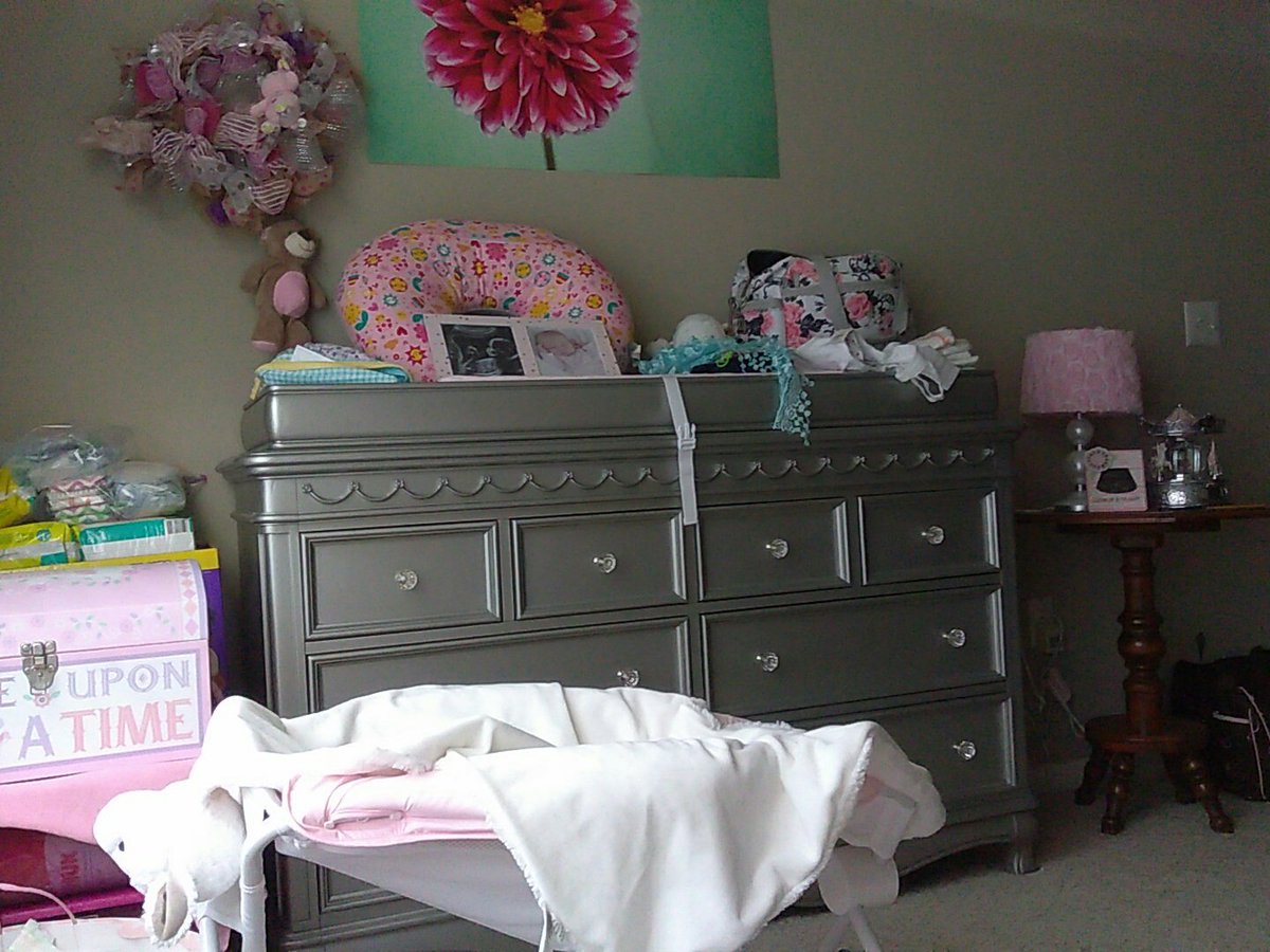 MariaRose0864's tweet image. I wake up and this is the first thing I see. I can't wait until I can meet my daughter in a few short weeks!