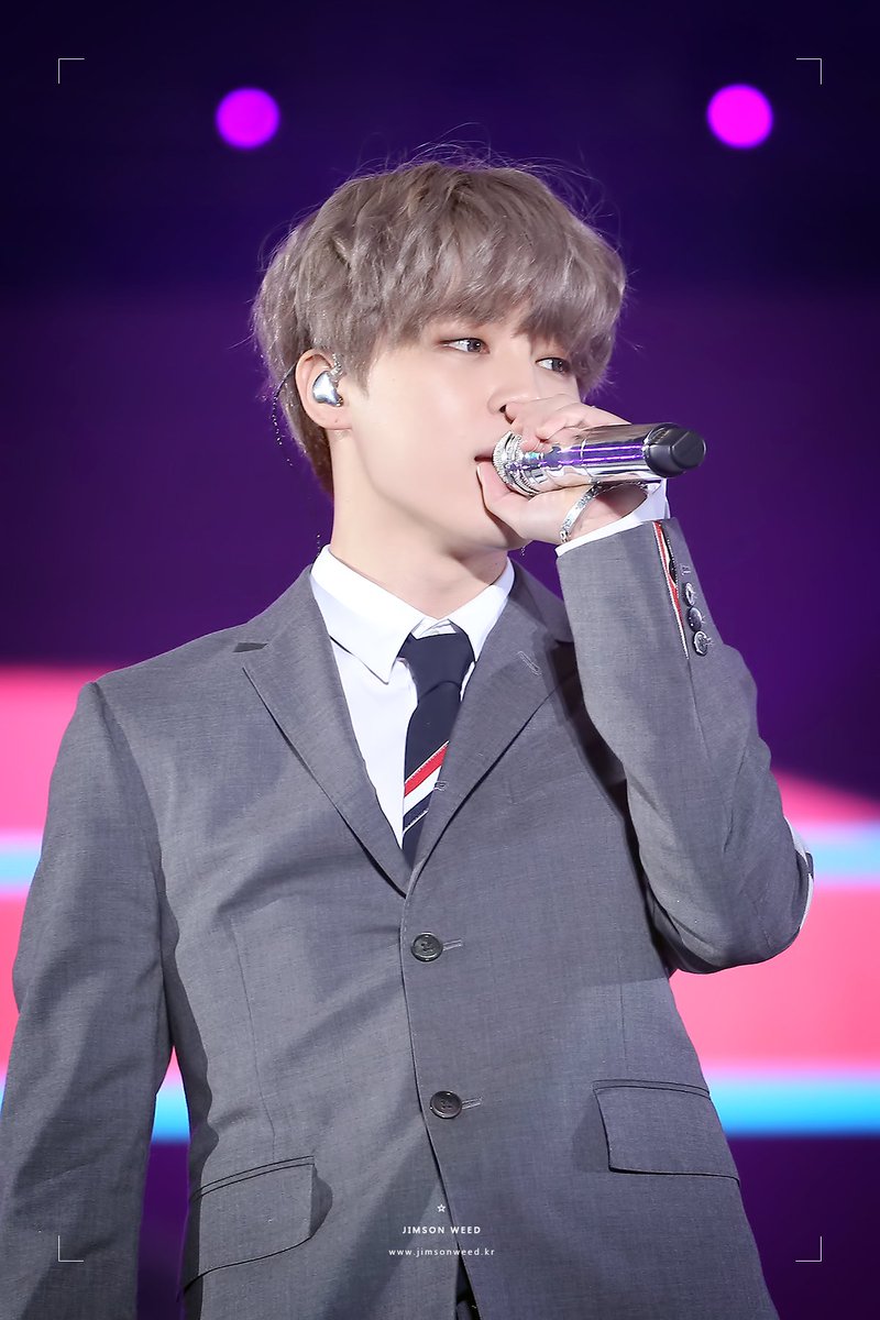 captivate_jimin's tweet image. [PREVS] 180114 BTS 4TH MUSTER -Day2 #BTSMUSTER_DAY2 @BTS_twt 
#지민 #JIMIN #BTS #방탄소년단 
#아미는_방탄없이_못4니까 💜
• ©JIMSONWEED