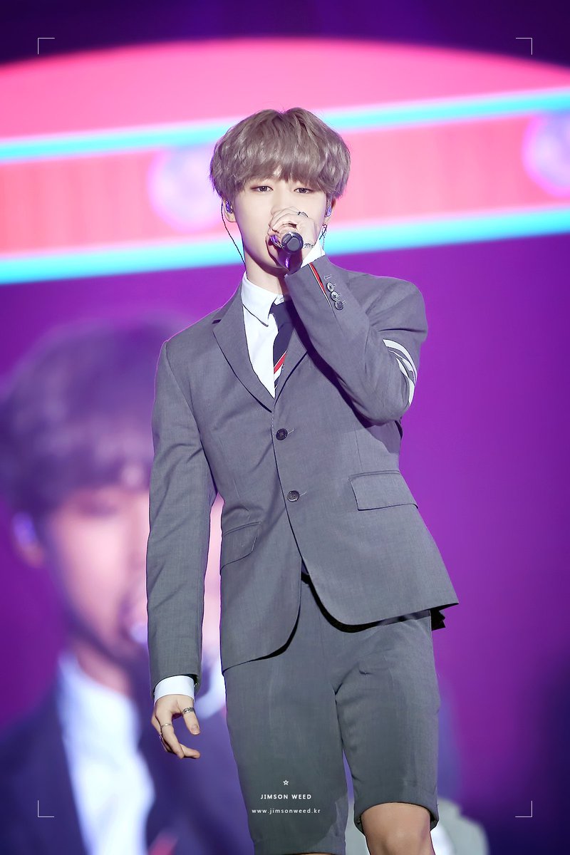 captivate_jimin's tweet image. [PREVS] 180114 BTS 4TH MUSTER -Day2 #BTSMUSTER_DAY2 @BTS_twt 
#지민 #JIMIN #BTS #방탄소년단 
#아미는_방탄없이_못4니까 💜
• ©JIMSONWEED