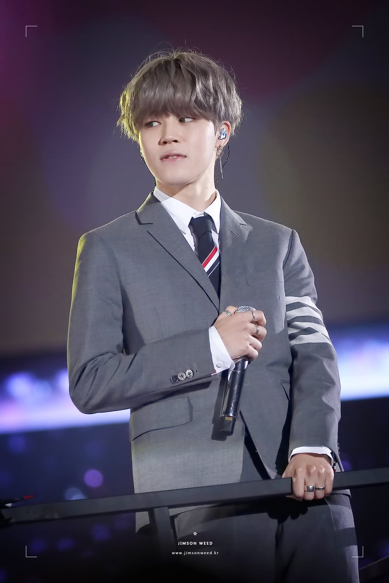 captivate_jimin's tweet image. [PREVS] 180114 BTS 4TH MUSTER -Day2 #BTSMUSTER_DAY2 @BTS_twt 
#지민 #JIMIN #BTS #방탄소년단 
#아미는_방탄없이_못4니까 💜
• ©JIMSONWEED