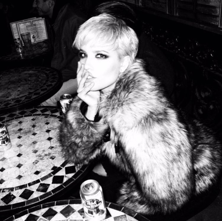 Spencz1997's tweet photo. Woman Crush Weekend- @halsey #WCWeekend https://t.co/jUjEfHCZde