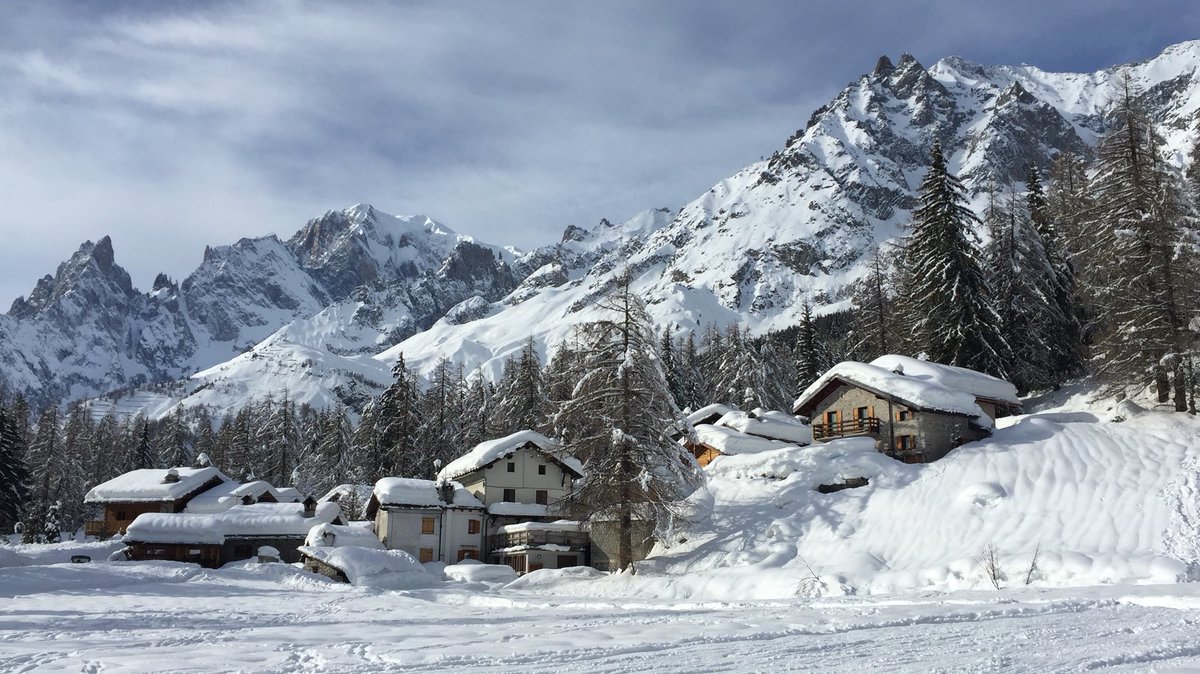 L_Marsano's tweet photo. No more danger of #avalanches. Ferret Valley is open again. And I fully enjoyed it. 😎 #valFerret #Courmayeur #Courma #ValledAosta #ValleedAoste #VdA #MonteBianco #MontBlanc #BeautifulDay #Alpi #Alpes #Alps https://t.co/KoZYEJ9rRn