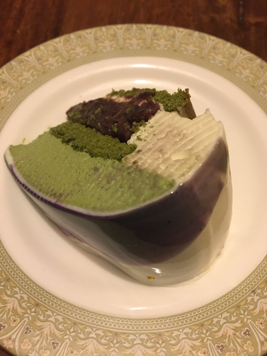 Food art, mirror glaze cake. Matcha mousse and sponge, red bean paste. Amazingly beautiful! #foodart #flavourcombination #matcha #mirrorglazecake