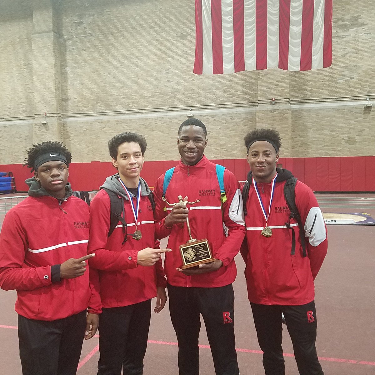 rahwaytrackxc's tweet photo. UCIAC Relays Shuttle Hurdle Relay Champs! #rahwaypride #hurdlesquad #SLBL https://t.co/JMafDUtddX