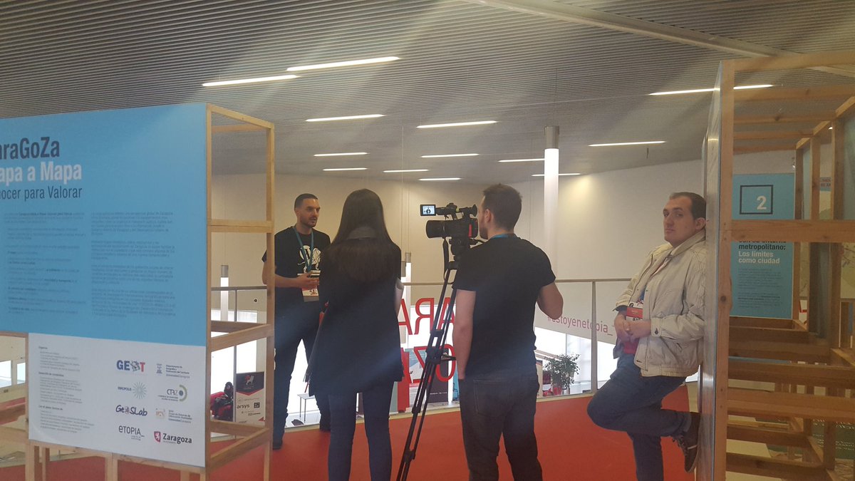 inalbisc's tweet photo. He aquí a los artistas del evento
😎El jefazo: 
@agmialdea 
👩‍💻👨‍💻👨‍💻 Los difusores: 
@ERodesI @davidbernia  @danicavero83 
Y todos los potentes, organizadores, voluntarios y asistentes que no salen en la foto GRACIAS  mucho #networking @zaragozawp #WCZGZ https://t.co/a5BOfK1Ffr